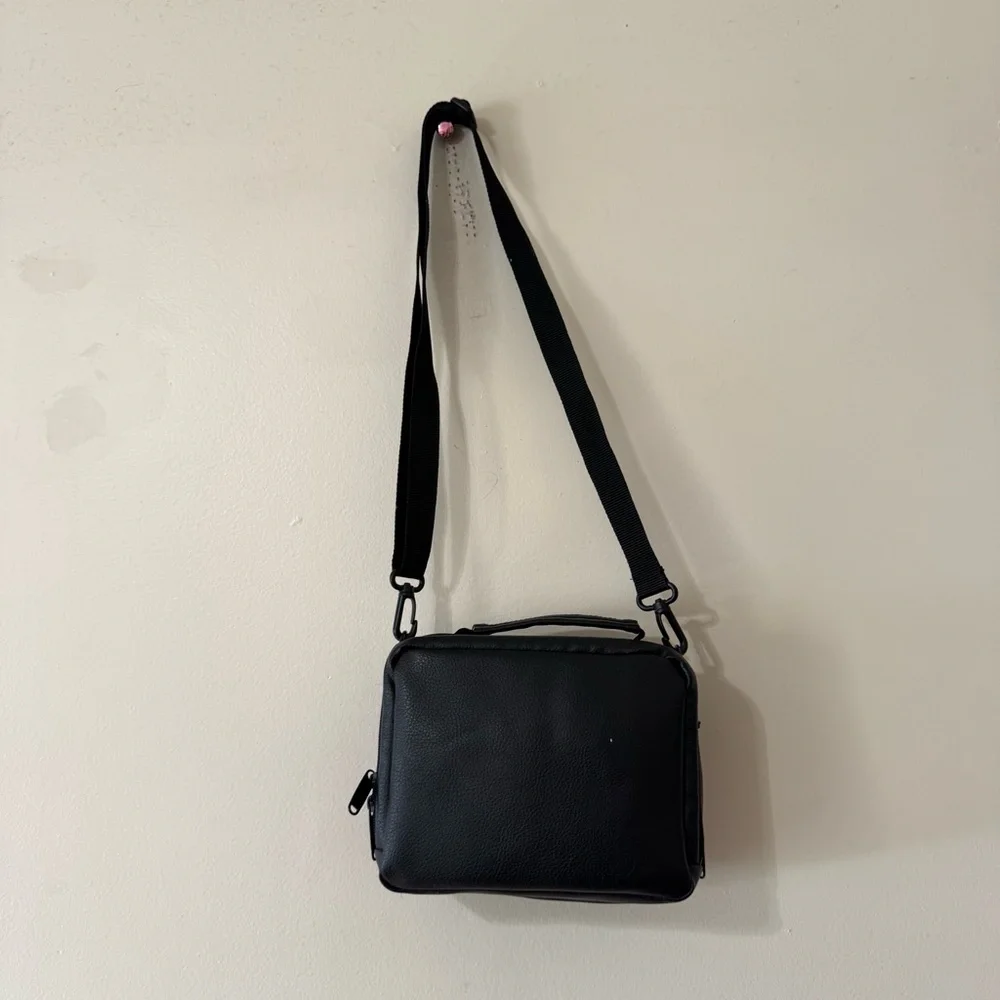 Black Case Logic Camera Bag Faux leather padded bag